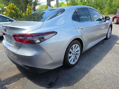 Used 2022 Toyota Camry LE w/ Convenience Package FWD image 3