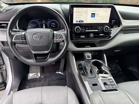 Used 2023 Toyota Highlander Limited image 18