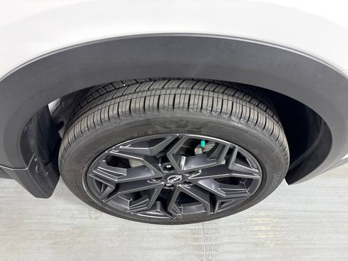 Certified 2025 Nissan Kicks SR FWD image 11