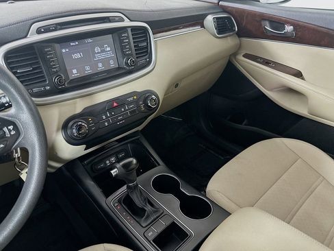 Used 2018 Kia Sorento FWD image 29