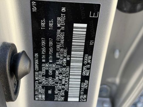 Used 2020 Toyota 4Runner SR5 Premium w/ Moonroof Package AWD/4WD image 27