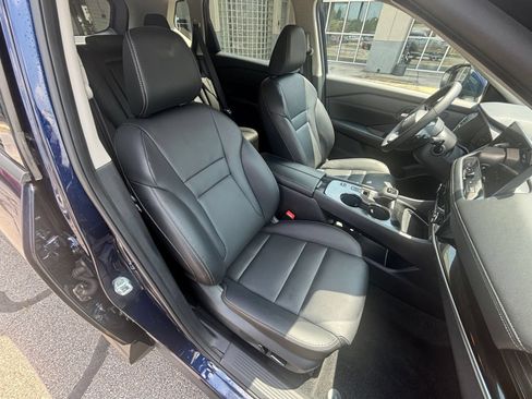 Used 2026 Nissan Rogue SL FWD image 38