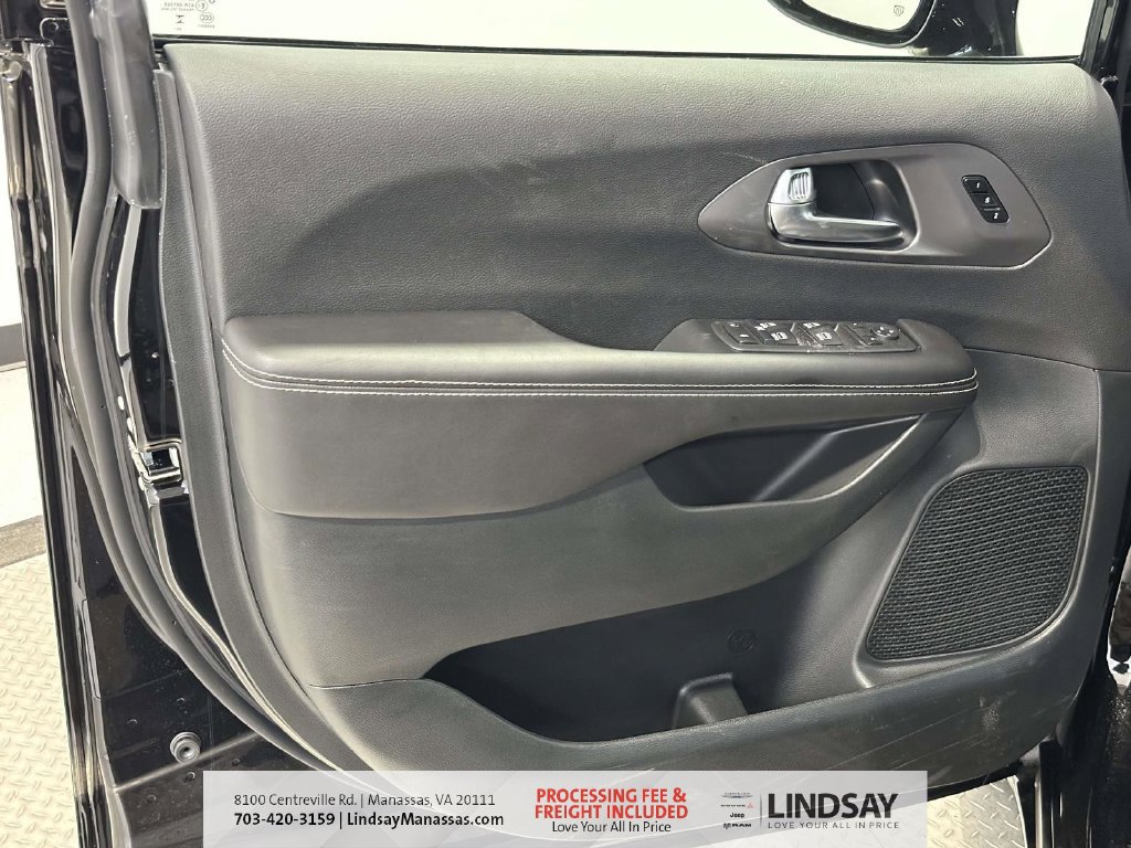 New 2026 Chrysler Pacifica Select w/ S Appearance Package FWD image 14