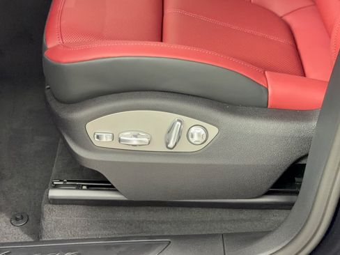 New 2026 Porsche Macan AWD/4WD image 16