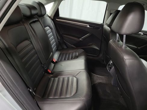 Used 2017 Volkswagen Passat 1.8T SEL Premium image 24