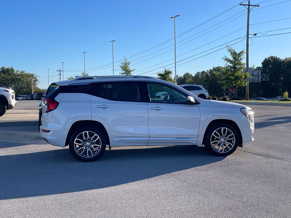 Used 2024 GMC Terrain Denali w/ Denali Premium Package AWD/4WD image 8