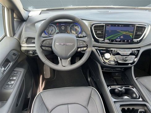 New 2026 Chrysler Pacifica Limited image 27