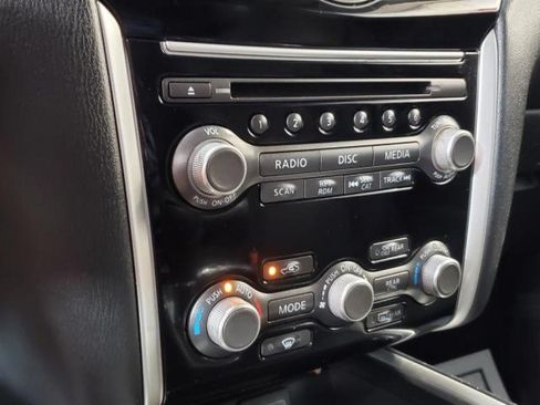 Used 2019 Nissan Pathfinder S AWD/4WD image 25