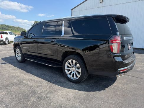 Used 2021 Chevrolet Suburban Premier w/ Premium Package AWD/4WD image 7