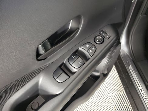 New 2025 Nissan Kicks Play S image 8