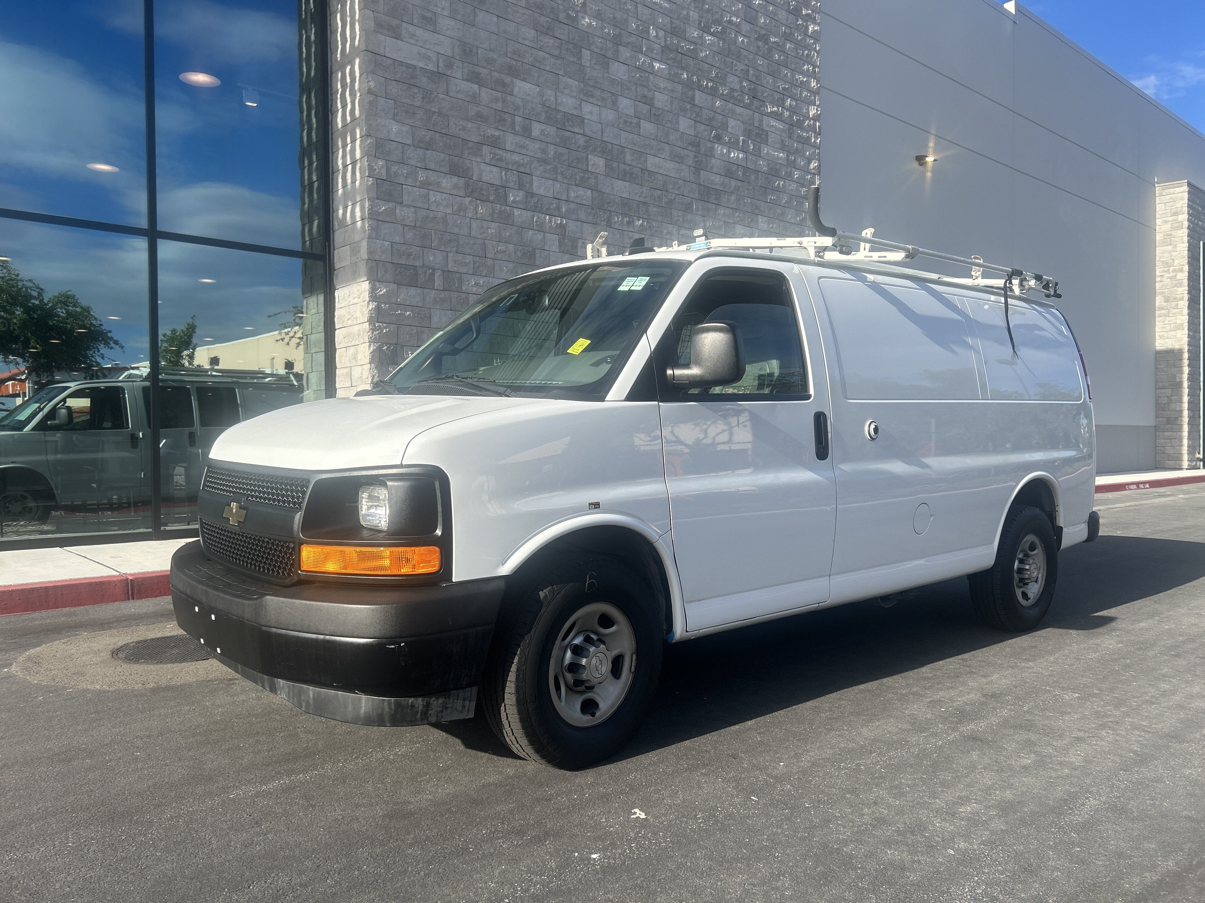 Used 2017 Chevrolet Express 2500 RWD image 1