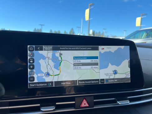 Used 2025 Hyundai Elantra Limited image 20