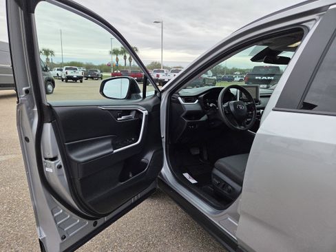 Used 2025 Toyota RAV4 XLE image 11