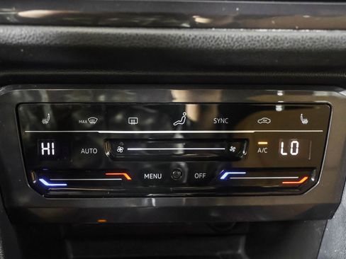 Used 2023 Volkswagen Tiguan SE image 30