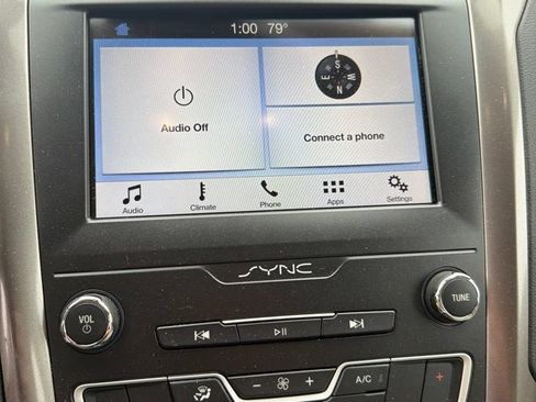 Used 2019 Ford Fusion SE FWD image 10