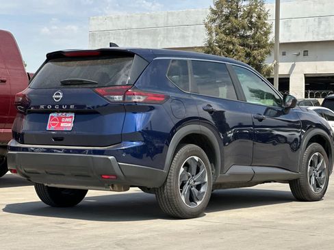 Used 2025 Nissan Rogue SV FWD image 3