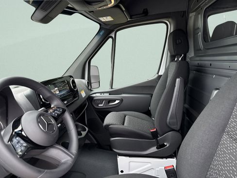 New 2025 Mercedes-Benz Sprinter 2500 image 18
