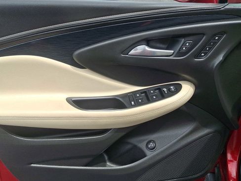 Used 2018 Buick Envision Essence AWD/4WD image 13