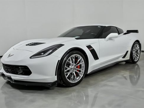 Used 2016 Chevrolet Corvette Z06 w/ 3LZ Preferred Equipment Group RWD image 6