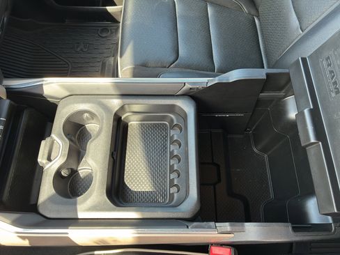 Used 2022 RAM 1500 Laramie AWD/4WD image 18