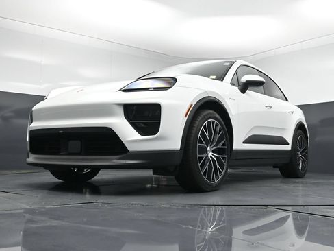 New 2026 Porsche Macan 4 Electric AWD/4WD image 20