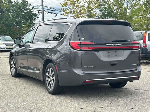 Used 2023 Chrysler Pacifica Pinnacle FWD image 4