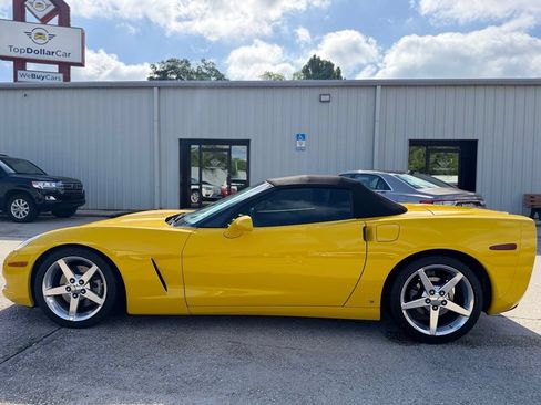 Used 2006 Chevrolet Corvette Convertible w/ Preferred Equipment Group RWD image 2