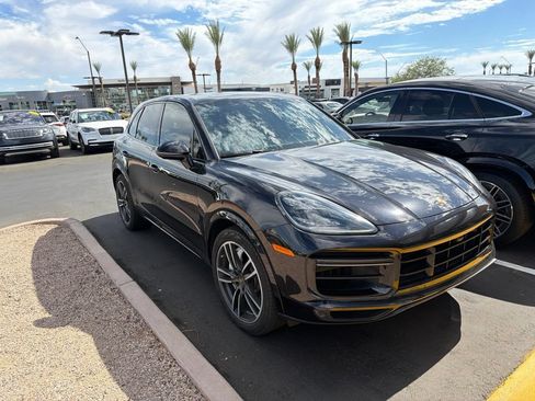 Used 2019 Porsche Cayenne Turbo AWD/4WD image 2
