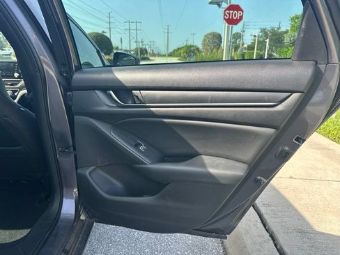 Used 2018 Honda Accord Sport image 19
