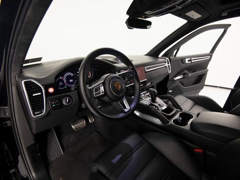 Certified 2023 Porsche Cayenne Turbo image 18