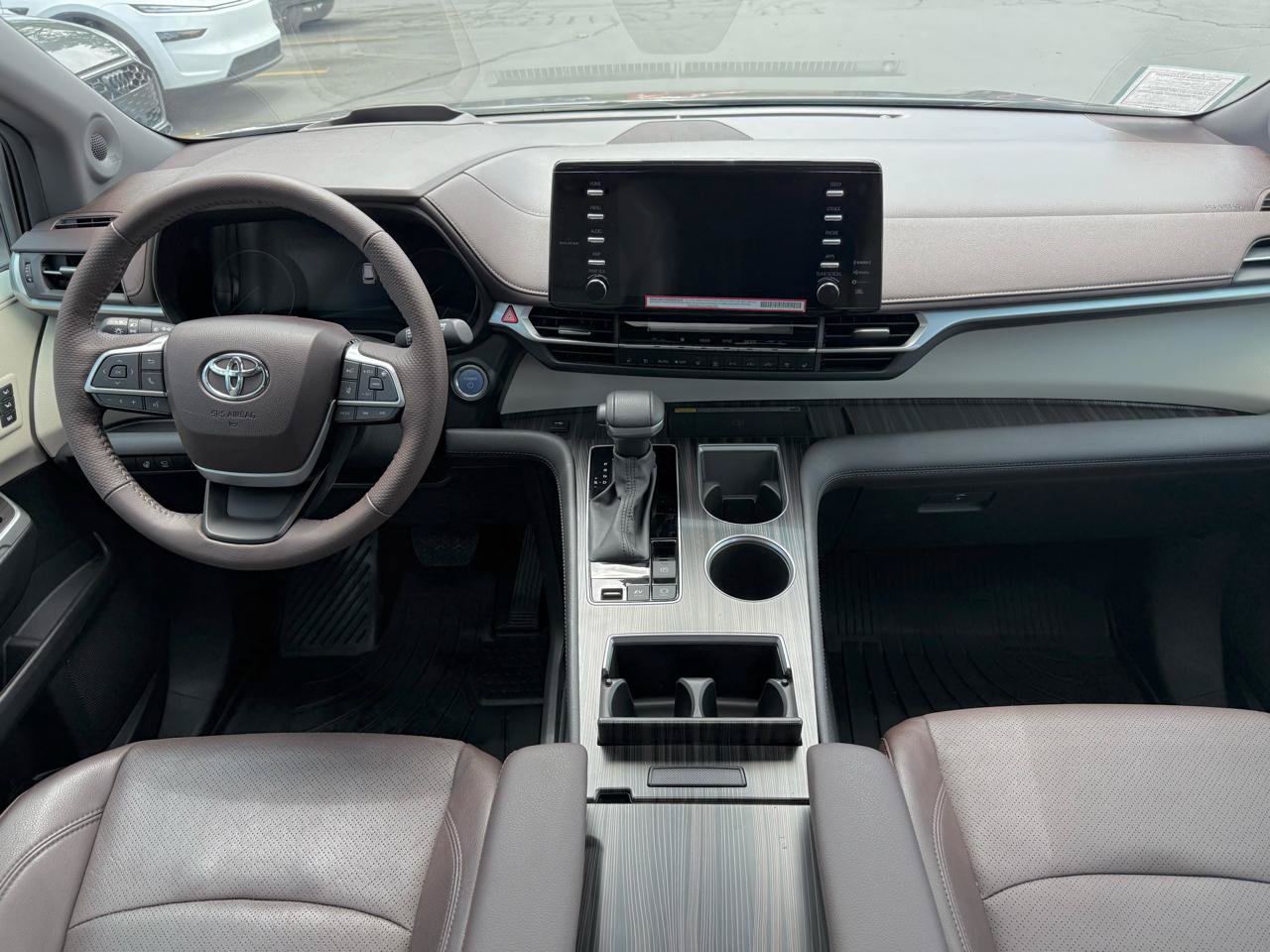 Used 2024 Toyota Sienna Platinum AWD/4WD image 18