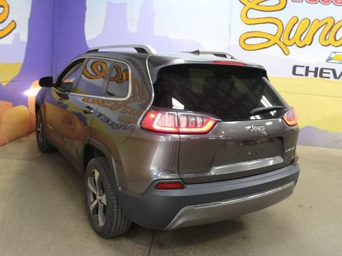 Used 2019 Jeep Cherokee Limited w/ Luxury Group FWD image 6