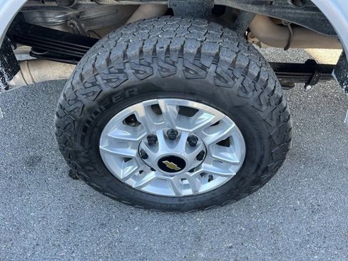 Used 2024 Chevrolet Silverado 2500 LT w/ Convenience Package image 16