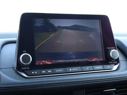 Certified 2025 Nissan Rogue SV AWD/4WD image 12