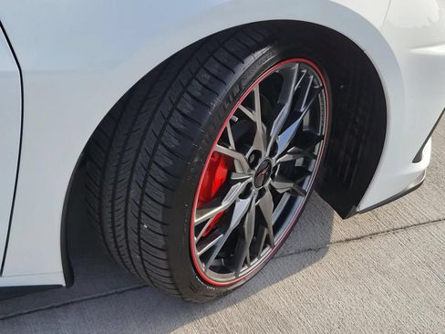 Used 2024 Chevrolet Corvette Stingray Coupe RWD image 6