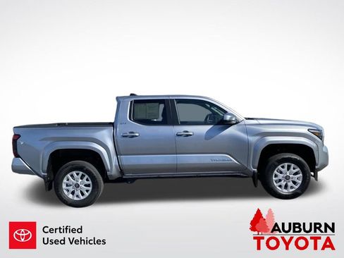 Certified 2025 Toyota Tacoma SR5 AWD/4WD image 9