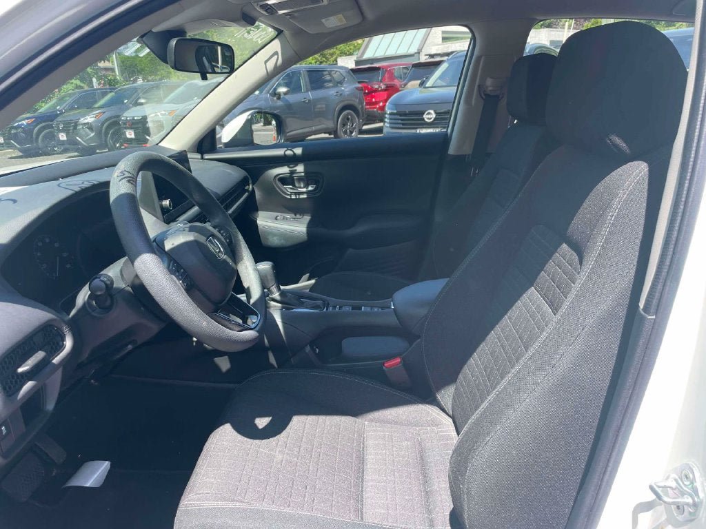 Used 2023 Honda HR-V LX image 15