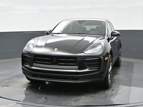Certified 2025 Porsche Macan AWD/4WD image 12