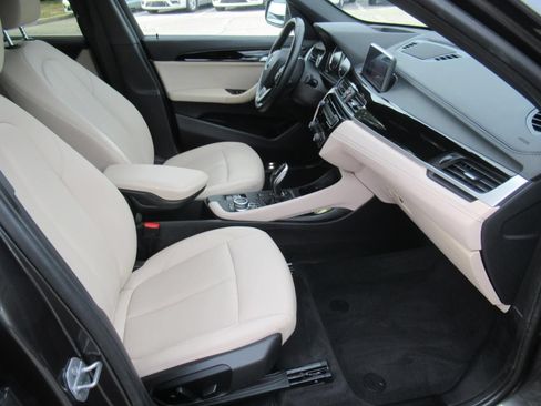 Used 2022 BMW X1 sDrive28i w/ Premium Package FWD image 10