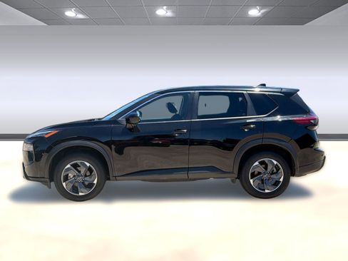 Used 2024 Nissan Rogue SV AWD/4WD image 2