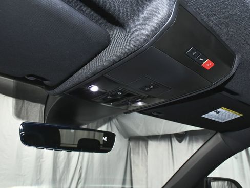 Used 2023 Volkswagen Atlas Cross Sport SEL R-Line image 37