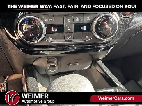 Used 2024 Chevrolet Trax LT w/ LT Convenience Package FWD image 17