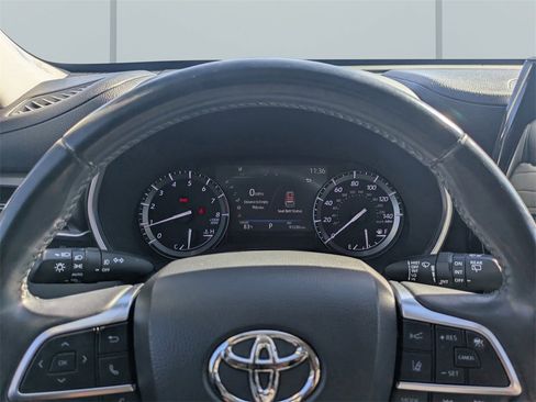 Used 2021 Toyota Highlander XLE image 34