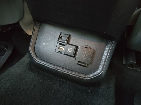 Used 2021 Toyota Highlander XLE image 92