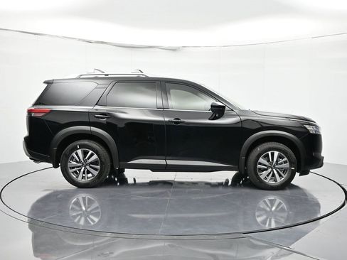 New 2025 Nissan Pathfinder SL image 4