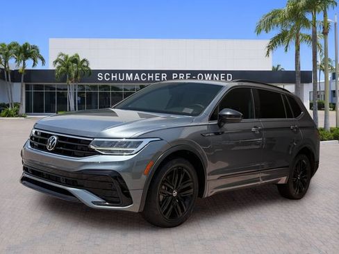 Certified 2022 Volkswagen Tiguan SE R-Line FWD image 3