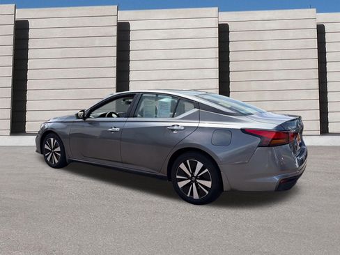 Used 2022 Nissan Altima 2.5 SV FWD image 3