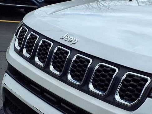 Used 2025 Jeep Compass Latitude AWD/4WD image 11