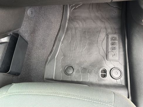 Used 2021 Jeep Gladiator Sport AWD/4WD image 34