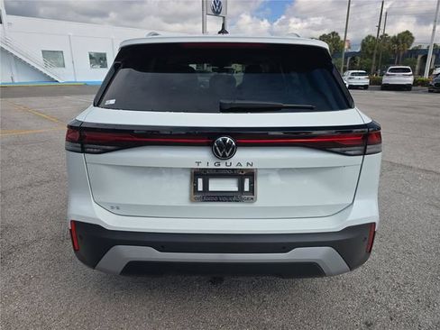 New 2026 Volkswagen Tiguan SE FWD image 4
